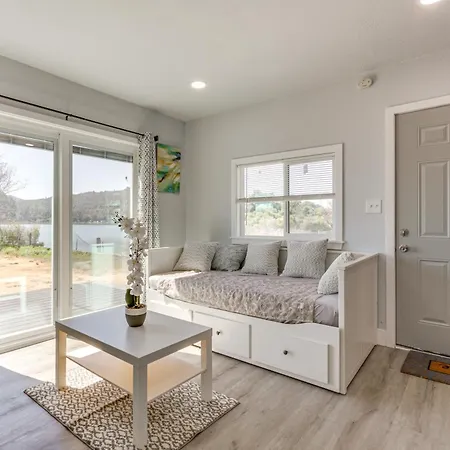 End Unit With Clear Lake Access In Norcal!